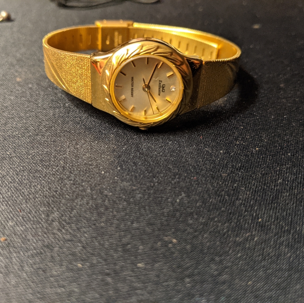 Q & Q Exclusive watch